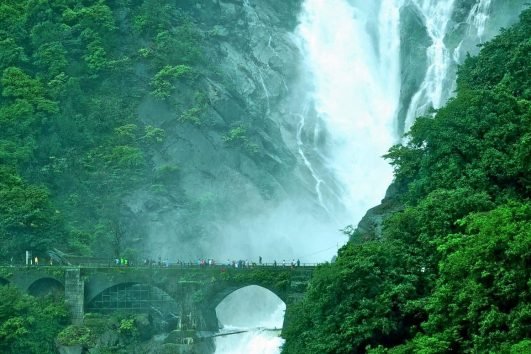 dudhsagar waterfall trekking