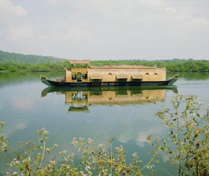 houseboat stay in goa